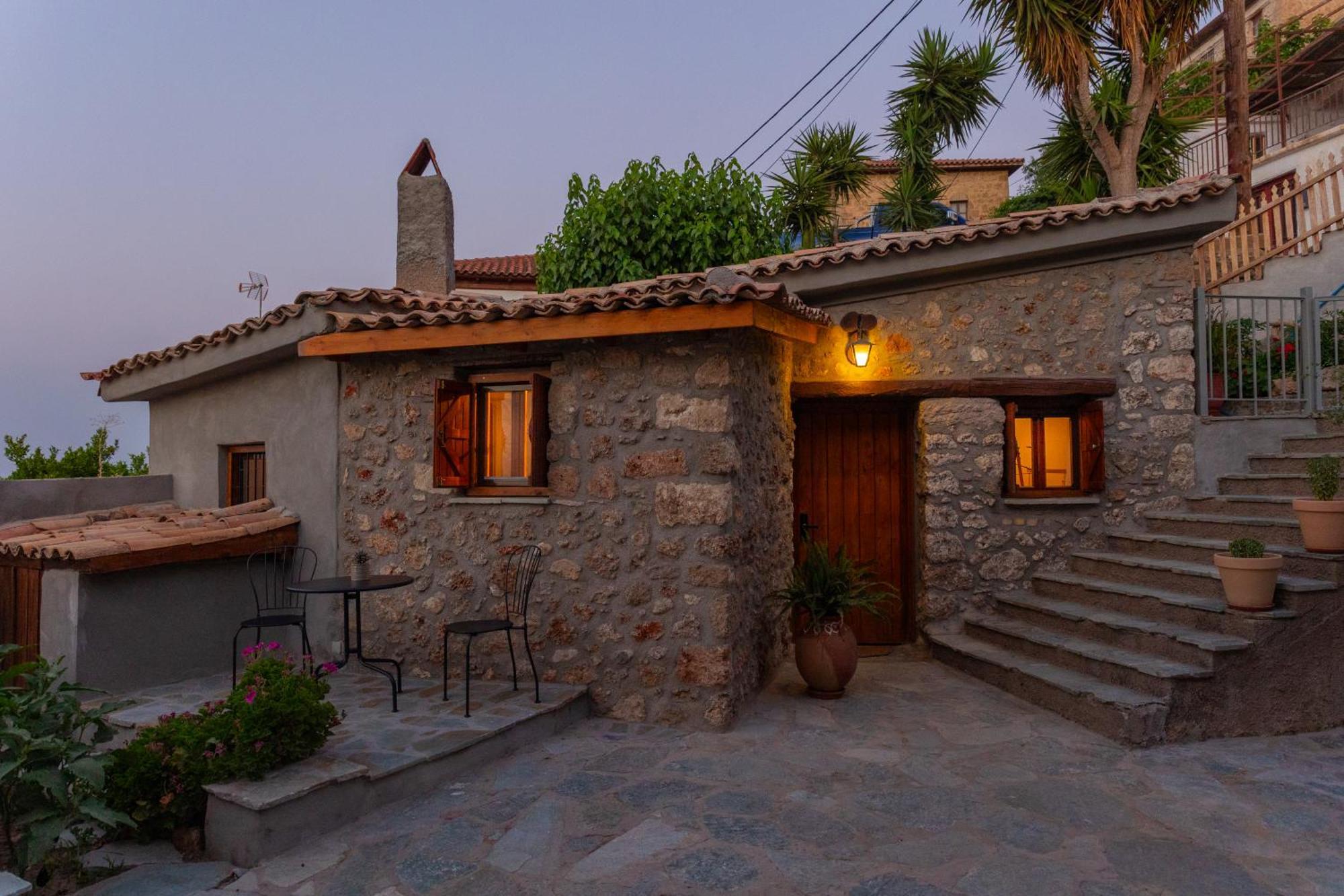 דירות Fteri Stone House In Platanos, Akrata מראה חיצוני תמונה
